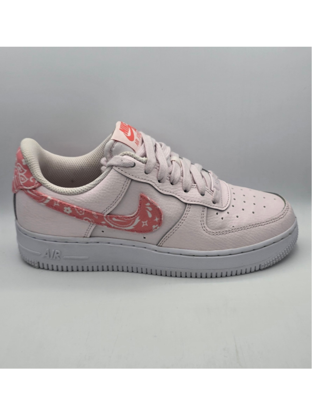 Women's Nike Air Force 1 Sneakers Pink and White Paisley 5.5 women’s